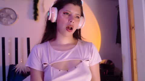 Snapshot of cutehaome chatting on 11-04-25, 02:10 haome online show from 11-04-25, 02:10