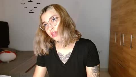 isabella online show from 01-10-26, 05:37