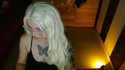 isabella online show from 07-25-26, 07:00