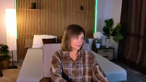 Snapshot of cutemirage chatting on 05-26-26, 02:57 cutemirage online show from 05-26-26, 02:57