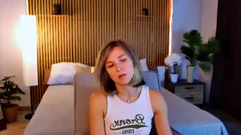 Snapshot of cutemirage chatting on 06-28-26, 02:34 cutemirage online show from 06-28-26, 02:34