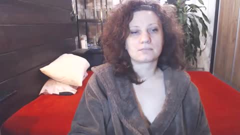 Snapshot of cutemoan chatting on 10-27-25, 10:36 Rita online show from 10-27-25, 10:36