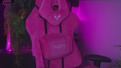 Snapshot of cutemousee chatting on 06-12-26, 08:35 Rina online show from 06-12-26, 08:35