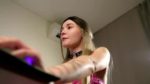 Snapshot of cutenass chatting on 06-24-26, 07:02 Mary online show from 06-24-26, 07:02