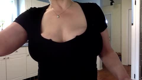 Snapshot of cutenlittle28 chatting on 09-22-25, 06:10 CuteNlil online show from 09-22-25, 06:10