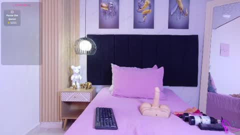 cutepetitee online show from 07-31-26, 12:10