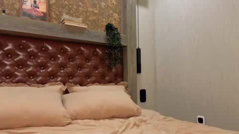 Kim online show from 11-30-25, 05:39