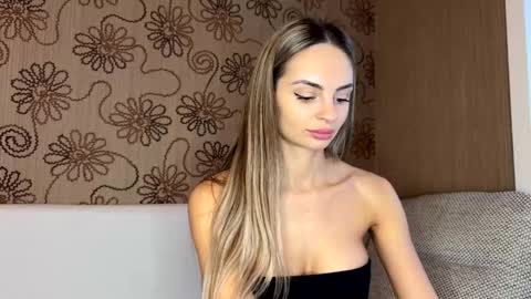 Snapshot of cutetella chatting on 11-26-25, 04:13 Alina online show from 11-26-25, 04:13