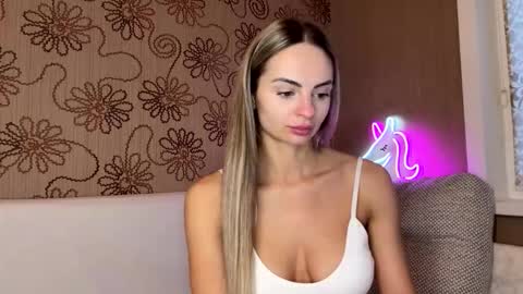 Snapshot of cutetella chatting on 12-04-25, 04:11 Alina online show from 12-04-25, 04:11