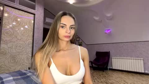 Snapshot of cutetella chatting on 12-15-25, 04:06 Alina online show from 12-15-25, 04:06