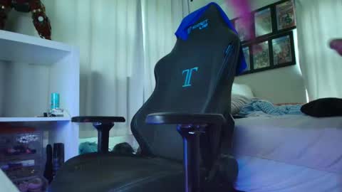 Sandra Love online show from 04-26-26, 02:37