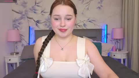 Snapshot of cutie__cutiee_ chatting on 05-05-26, 12:35 Nika online show from 05-05-26, 12:35