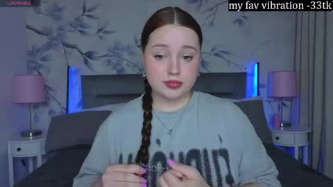 Snapshot of cutie__cutiee_ chatting on 05-10-26, 12:21 Nika online show from 05-10-26, 12:21