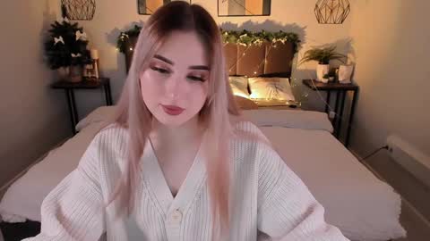 Snapshot of cutie_louise chatting on 01-09-25, 12:46 Your Louise follow me online show from 01-09-25, 12:46