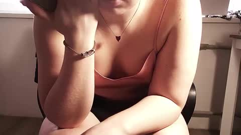 Snapshot of cutie_peach chatting on 04-05-26, 01:41 cutie_peach online show from 04-05-26, 01:41