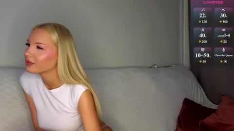 cutiefull_lion online show from 06-11-26, 05:27