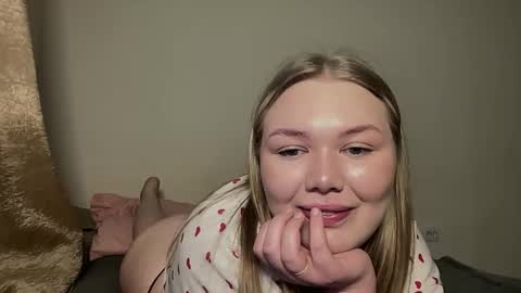 Snapshot of cutiejulie_ chatting on 03-26-26, 10:54 Julie online show from 03-26-26, 10:54