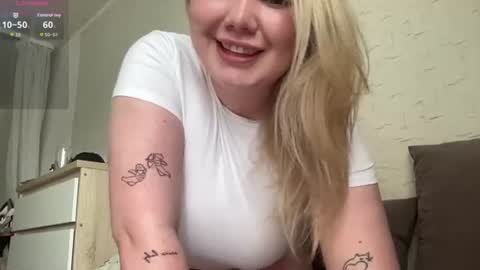 Snapshot of cutiejulie_ chatting on 06-19-26, 12:42 Julie online show from 06-19-26, 12:42