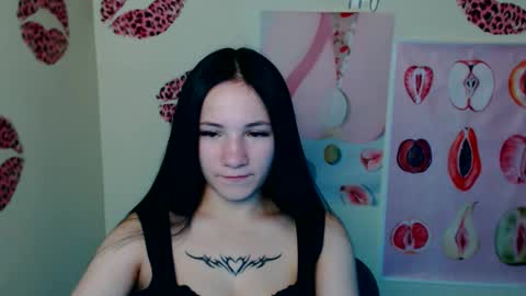 Snapshot of cutielady_ chatting on 10-17-25, 06:54 Emma online show from 10-17-25, 06:54