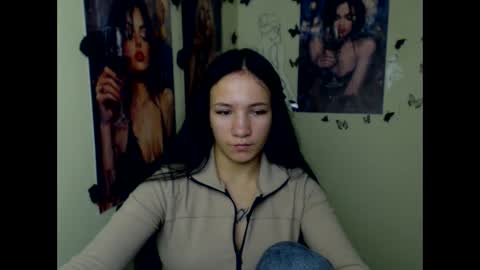 Snapshot of cutielady_ chatting on 11-04-25, 01:32 Emma online show from 11-04-25, 01:32