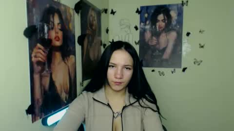 Snapshot of cutielady_ chatting on 11-07-25, 01:22 Emma online show from 11-07-25, 01:22