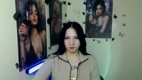 Snapshot of cutielady_ chatting on 01-10-26, 07:32 Emma online show from 01-10-26, 07:32