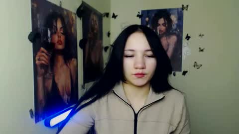 Snapshot of cutielady_ chatting on 01-16-26, 07:23 Emma online show from 01-16-26, 07:23