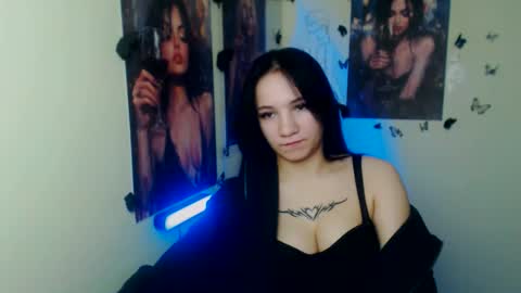 Snapshot of cutielady_ chatting on 01-17-26, 07:35 Emma online show from 01-17-26, 07:35