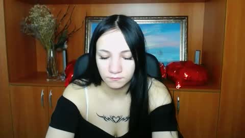 Snapshot of cutielady_ chatting on 02-17-26, 06:54 Emma online show from 02-17-26, 06:54