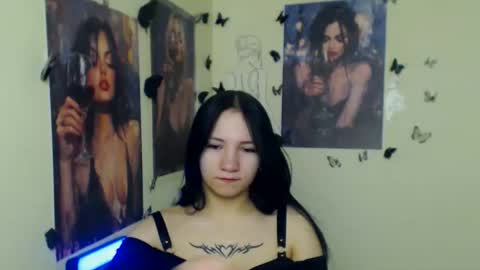 Snapshot of cutielady_ chatting on 02-18-26, 07:04 Emma online show from 02-18-26, 07:04