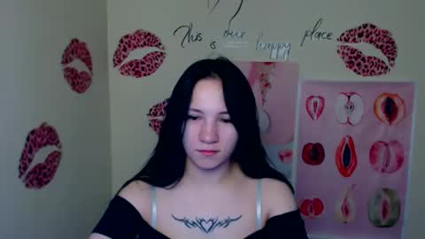 Snapshot of cutielady_ chatting on 03-08-26, 06:06 Emma online show from 03-08-26, 06:06