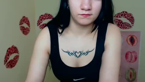Snapshot of cutielady_ chatting on 03-15-26, 01:06 Emma online show from 03-15-26, 01:06