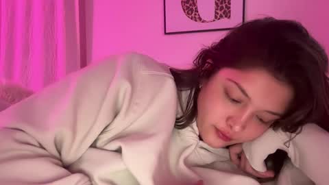 Snapshot of cutieoggg420 chatting on 11-20-25, 09:36 Cutieoggg420 online show from 11-20-25, 09:36