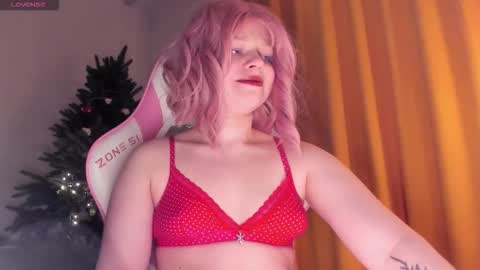 Snapshot of cutiesue chatting on 12-19-25, 09:33 CutieSue online show from 12-19-25, 09:33