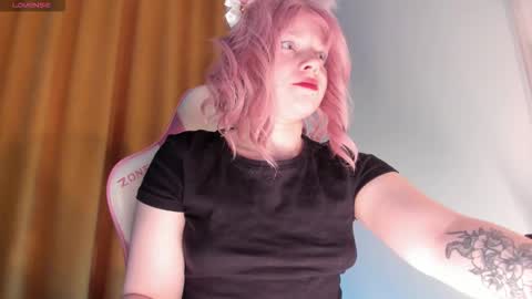 Snapshot of cutiesue chatting on 02-03-26, 02:10 CutieSue online show from 02-03-26, 02:10