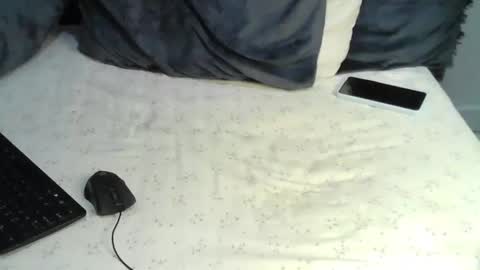 cutlucy25 online show from 04-25-26, 08:39