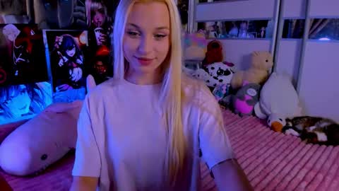 Snapshot of cuttie_ponyy chatting on 09-16-25, 08:21 Nora online show from 09-16-25, 08:21