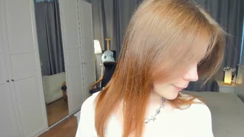 Snapshot of cuty_petite chatting on 06-27-26, 11:37 Anne online show from 06-27-26, 11:37