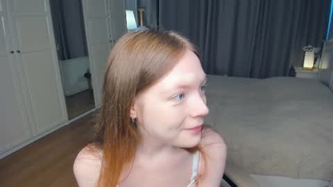 Snapshot of cuty_petite chatting on 07-03-26, 05:47 Anne online show from 07-03-26, 05:47