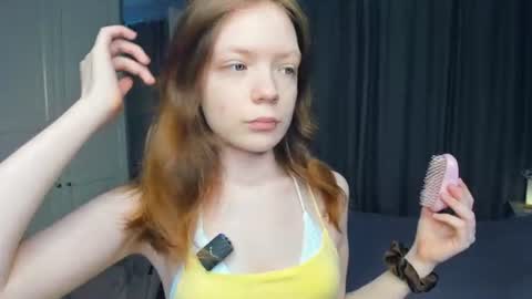 Snapshot of cuty_petite chatting on 07-06-26, 05:48 Anne online show from 07-06-26, 05:48
