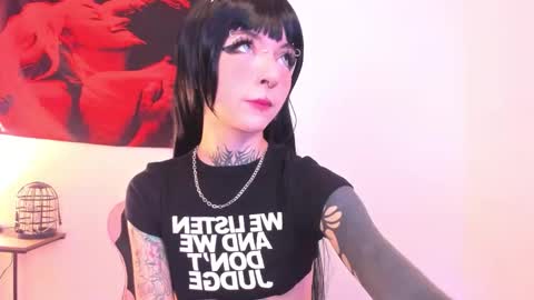 Snapshot of cyberia____________________ chatting on 11-12-25, 02:01 cel I am independent Help me reach 200 thumbs up uwu online show from 11-12-25, 02:01