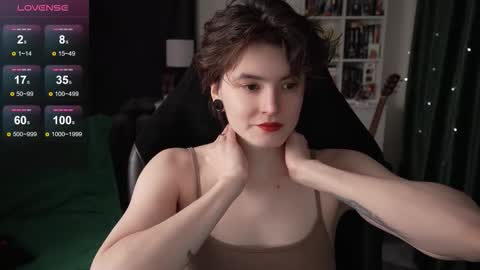 Snapshot of cybersamuraii chatting on 11-10-25, 01:21 Helen Blossom online show from 11-10-25, 01:21