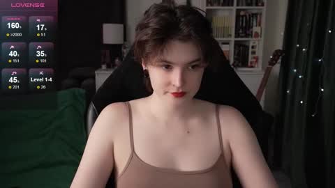 Snapshot of cybersamuraii chatting on 11-26-25, 08:32 Helen Blossom online show from 11-26-25, 08:32