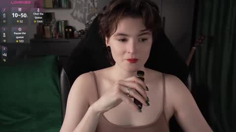 Snapshot of cybersamuraii chatting on 12-18-25, 01:39 Helen Blossom online show from 12-18-25, 01:39