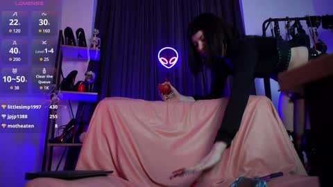 Snapshot of cyberxgoddess_ chatting on 12-05-24, 07:16 Lily Goddess online show from 12-05-24, 07:16