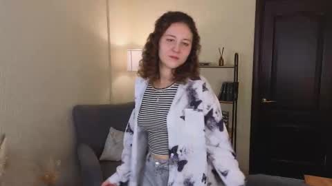 Lola online show from 10-20-25, 01:11