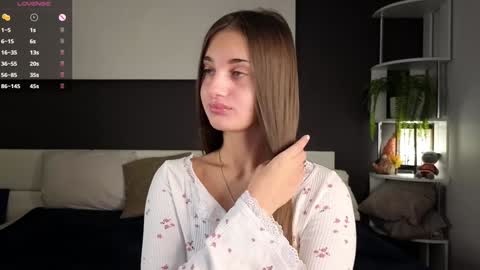 Isabella online show from 01-17-25, 01:04