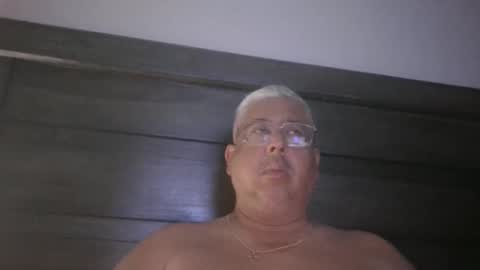 Snapshot of czar1974 chatting on 06-09-26, 02:12 czar1974 online show from 06-09-26, 02:12