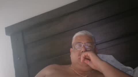 Snapshot of czar1974 chatting on 06-10-26, 09:14 czar1974 online show from 06-10-26, 09:14