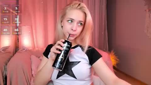 Snapshot of d0ll_eyes_ chatting on 03-13-26, 07:04 Julie online show from 03-13-26, 07:04